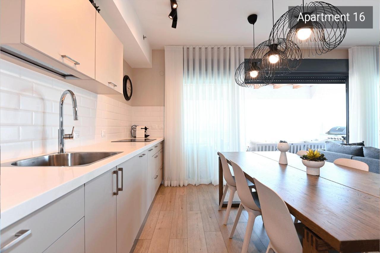 Yalarent C Kinneret Hotel Apartments Migdal Extérieur photo